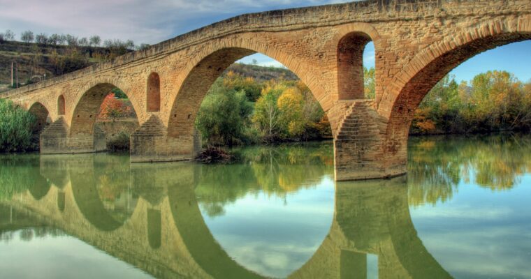 Puente la Reina/Gares